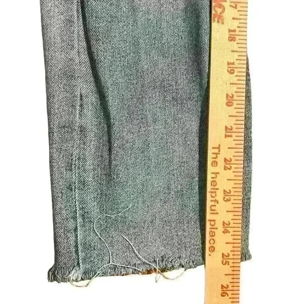 Levi’s Wedgie Straight Women’s Denim Jeans Size 30 Distressed Cropped Raw Hem - Picture 4 of 7